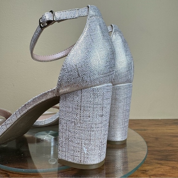 BANDOLINO Women's Armory Dress Sandals - silver metallic - size 10 - Picture 9 of 13